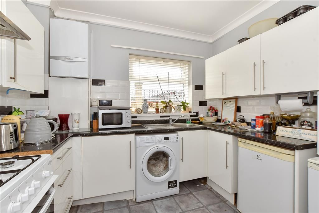 Property photo 2 of 6 Kitchen