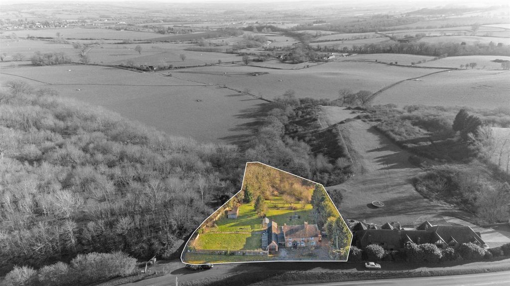 Property photo 2 of 15 Hill-Crest-Cottage-03_Lo(B&amp;W)(Manmit Edit).Jpg