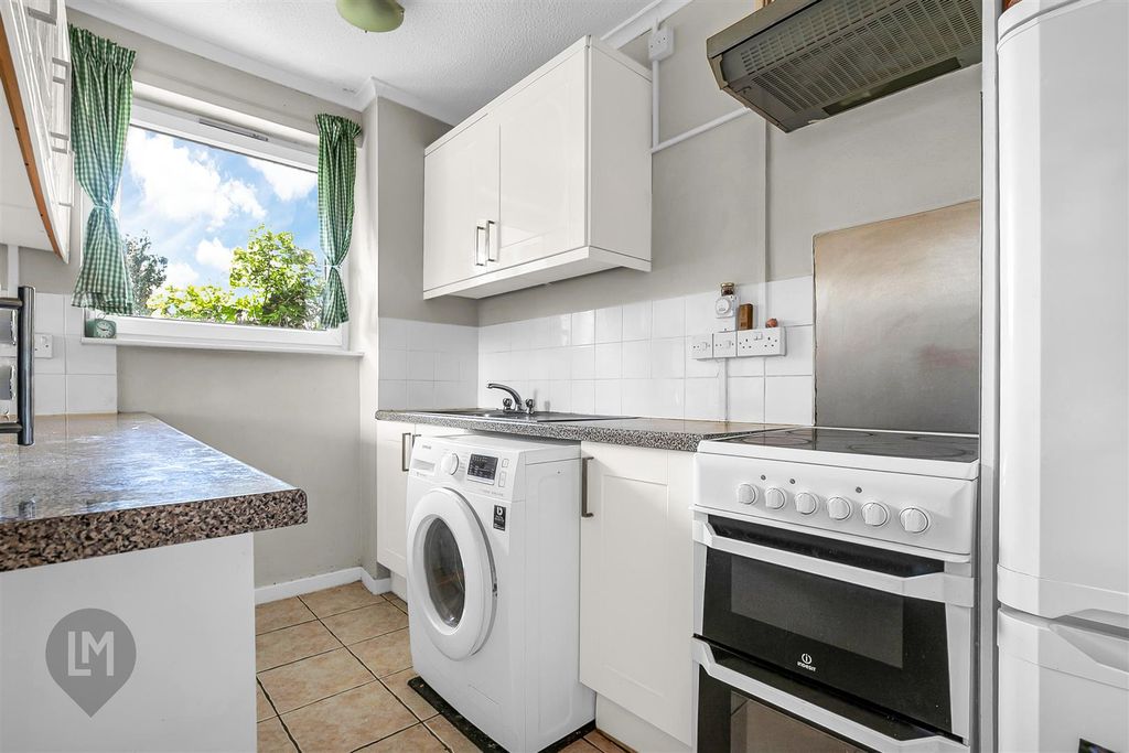 Property photo 2 of 6 Kitchen
