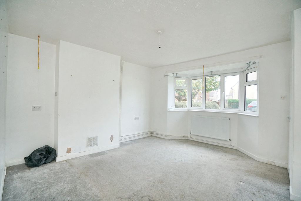 Property photo 2 of 14 27 Coronation Avenue, Warboys, Huntingdon, Cambridgeshire, Pe28 2Tl