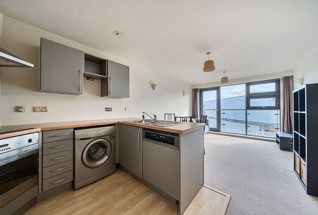 Property photo 3 of 10 1419126-6-6998Aae...