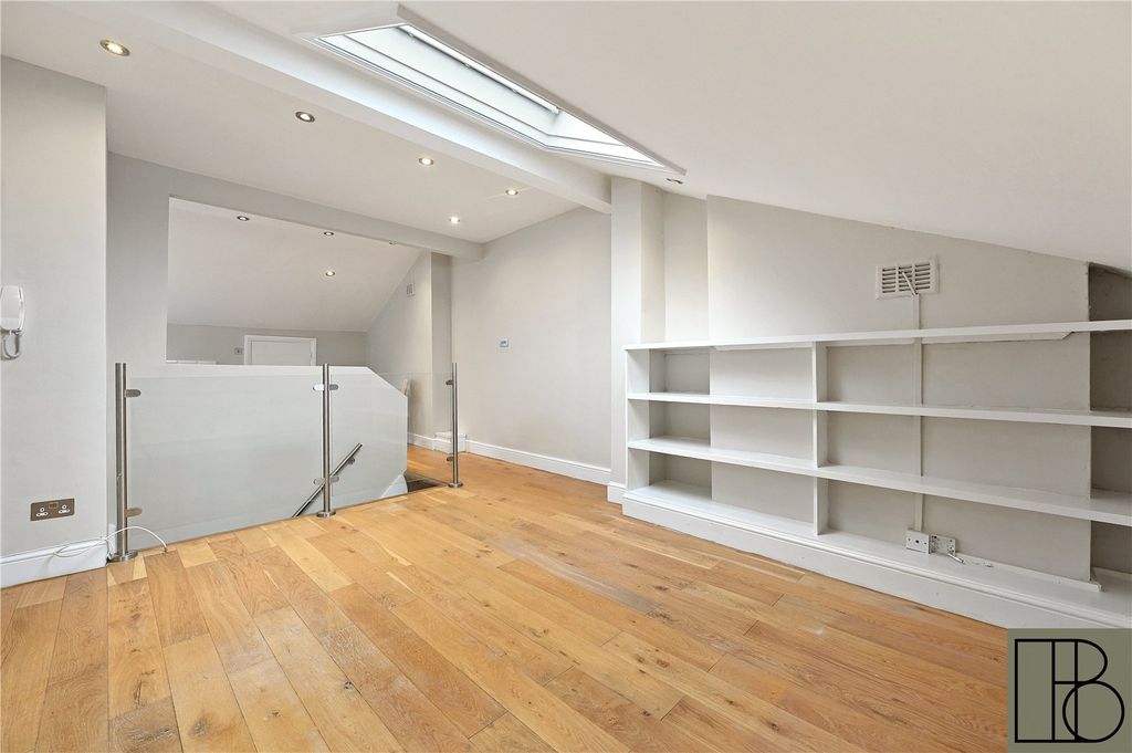 Property photo 3 of 10 Picture No. 24