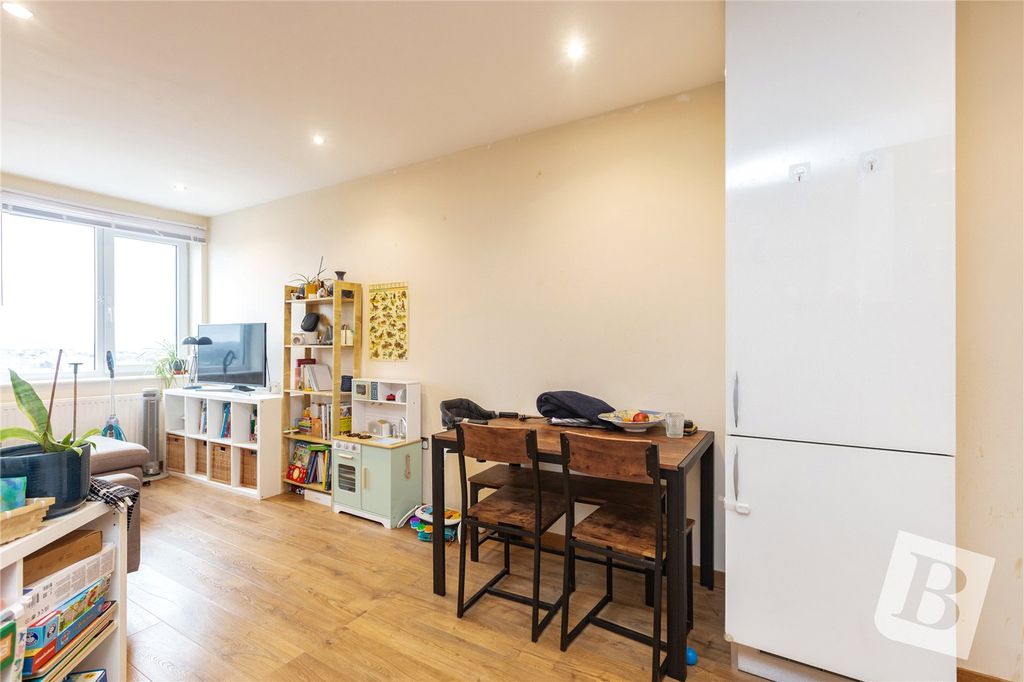 Property photo 3 of 18 Picture No. 11