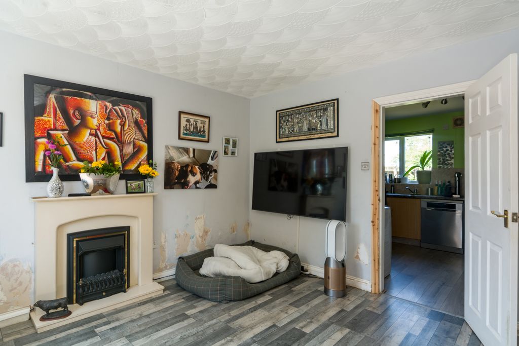 Property photo 2 of 28