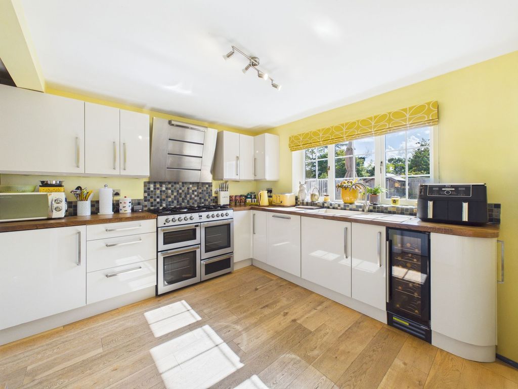 Property photo 3 of 16 Breakfast Kitchen