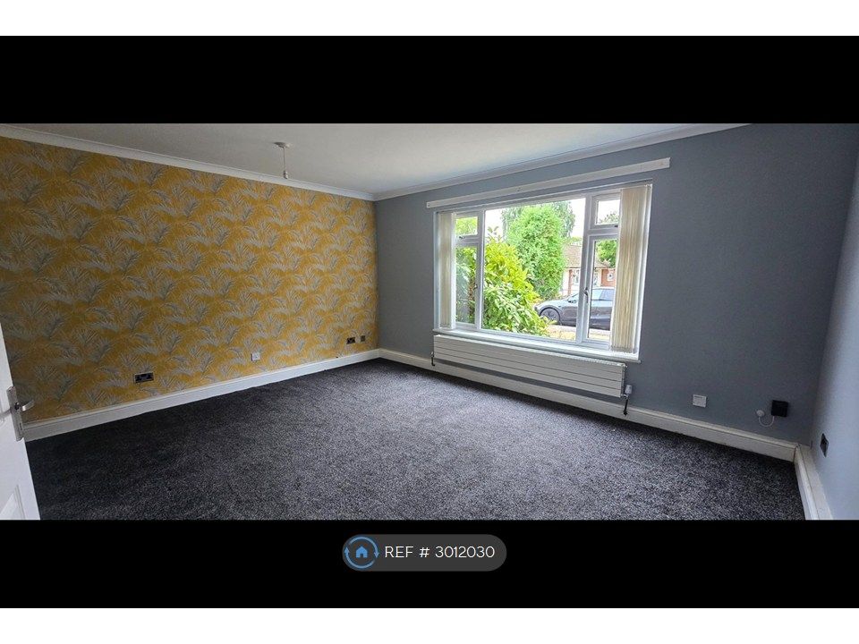 Property photo 1 of 13 Living Room