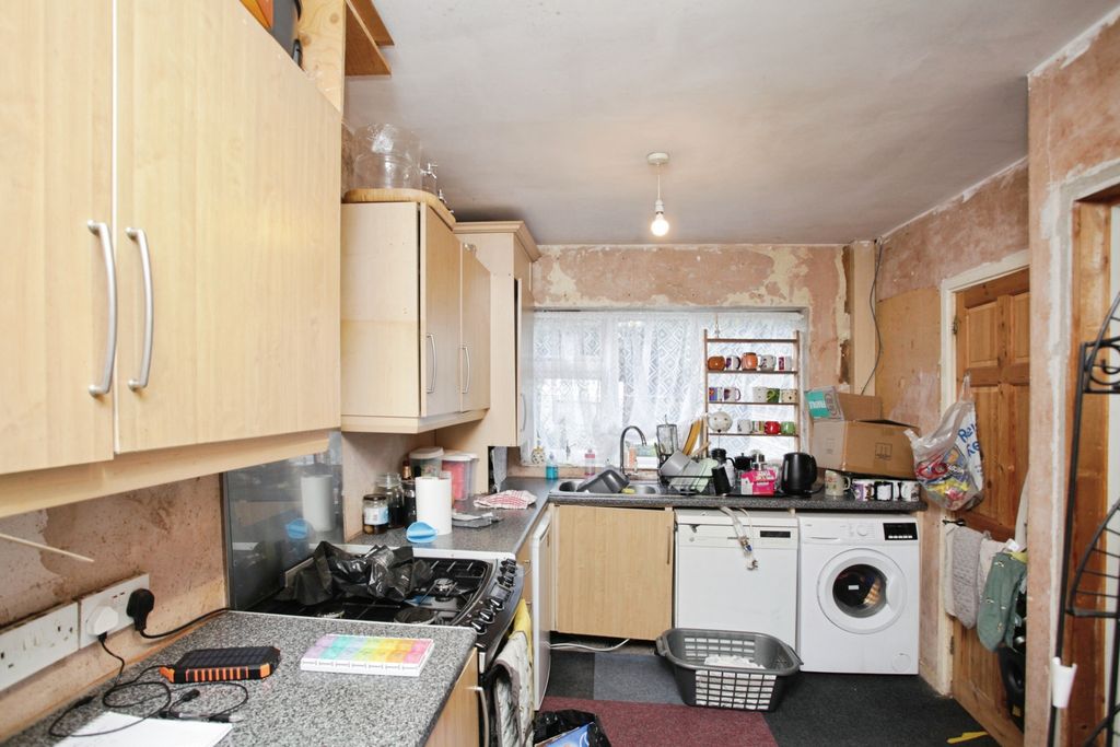 Property photo 3 of 14 Kitchen