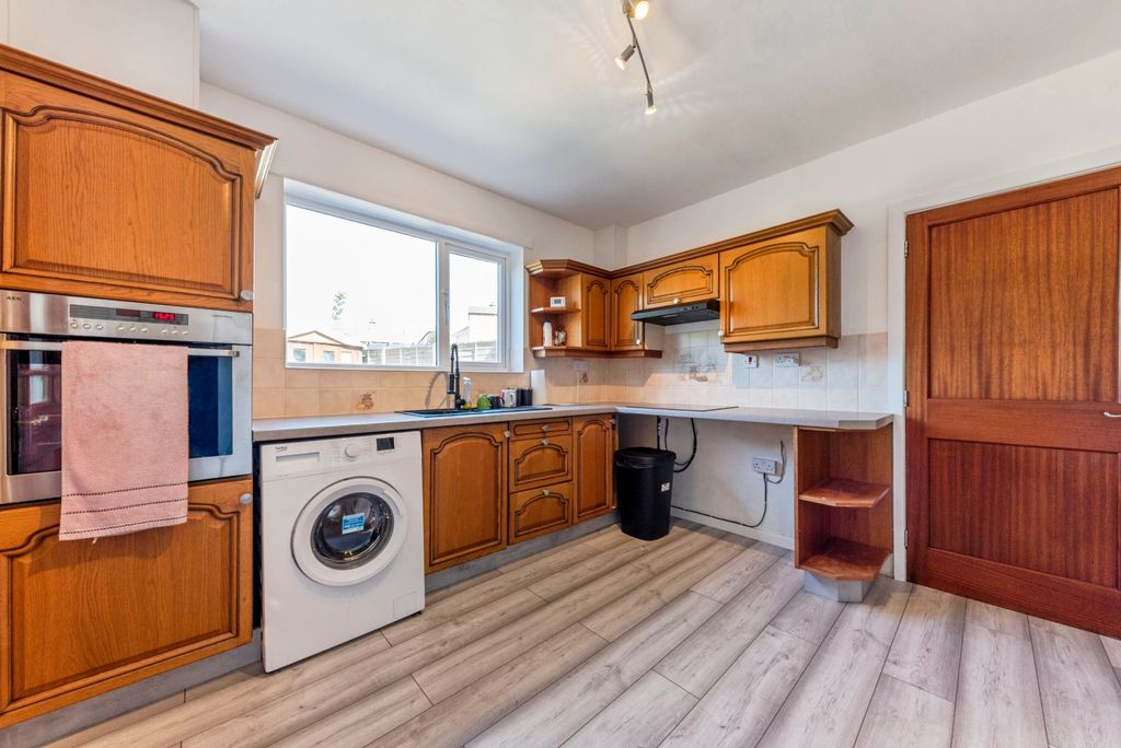 Property photo 2 of 14 55_Uplands_Drive-21