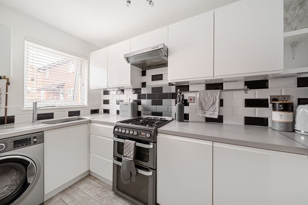 Property photo 3 of 11 4376274