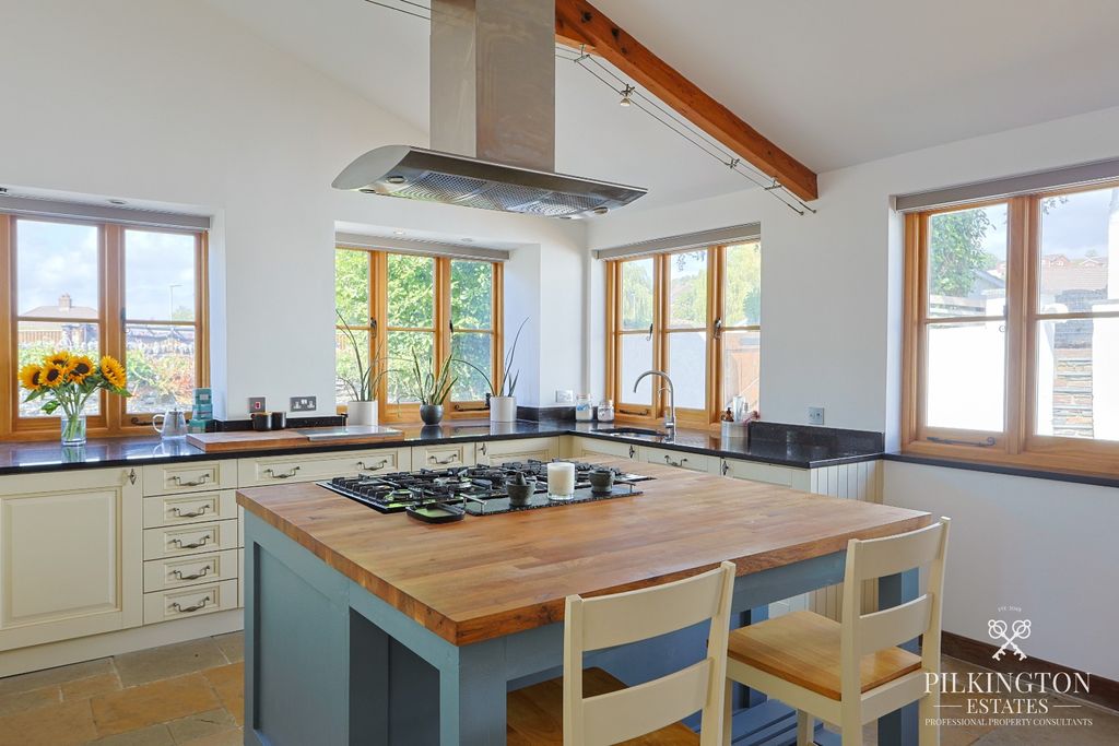 Property photo 2 of 20 5438464