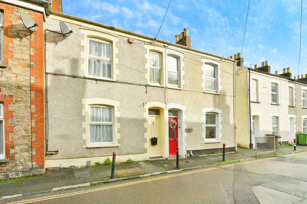 Property photo 1 of 20 Entrance Hall