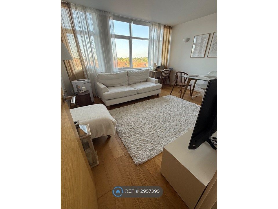 Property photo 1 of 8 Living Room