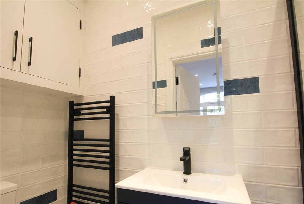 Additional image 11 of 3 bed flat to rentHillcourt Road, Cheltenham, Gloucestershire GL52