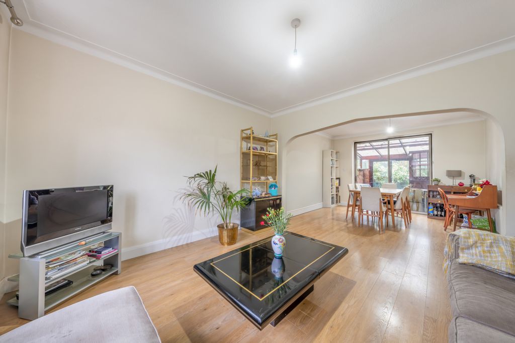 Property photo 3 of 16 Picture No. 23