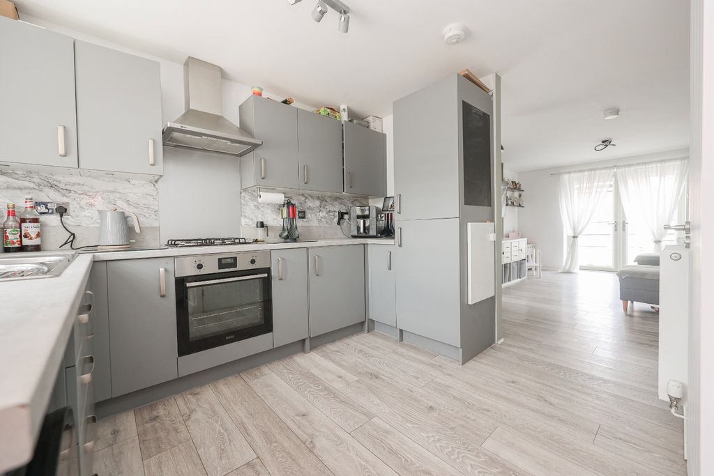 Property photo 3 of 18 5168484