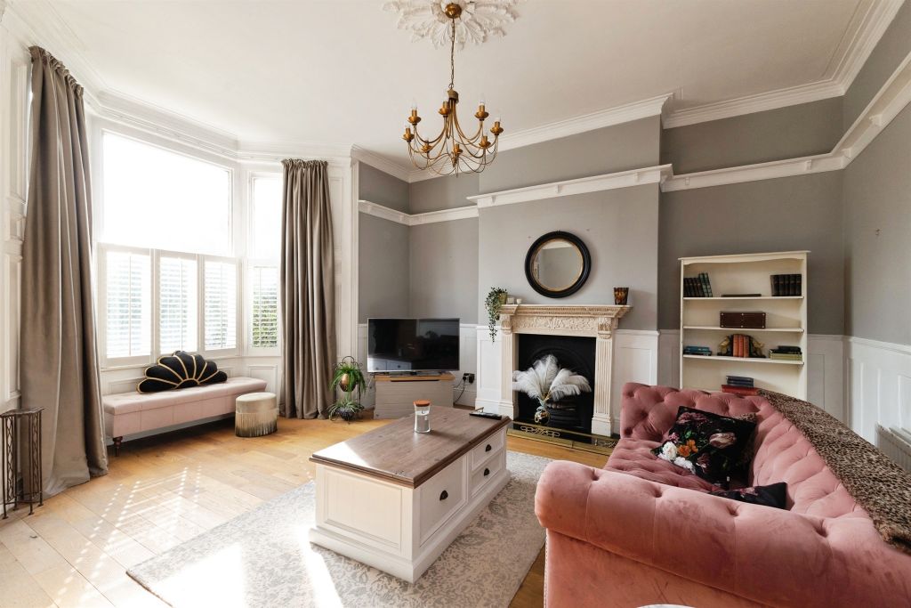 Property photo 3 of 17