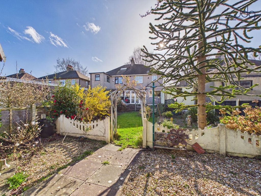 Property photo 2 of 12 Garden