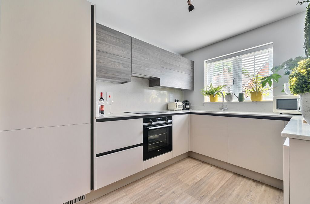 Property photo 3 of 23 1307149-25-684B02...