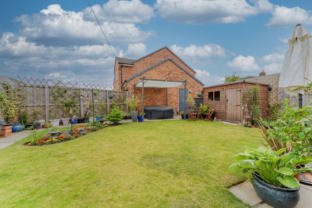 Property photo 2 of 27