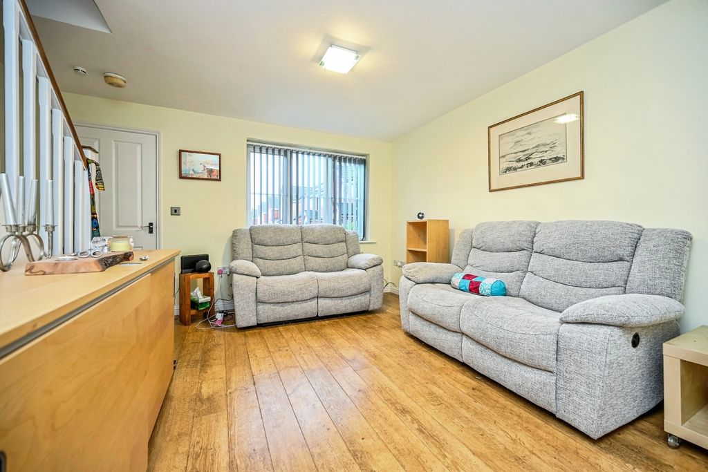 Property photo 2 of 16 Pbox-Img.Jpg