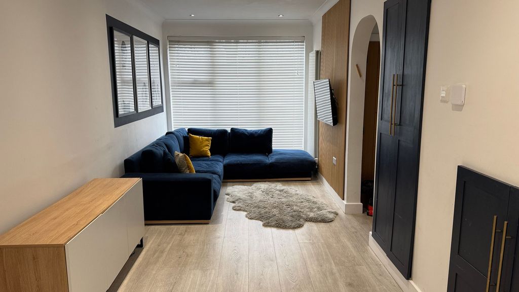 Property photo 3 of 25