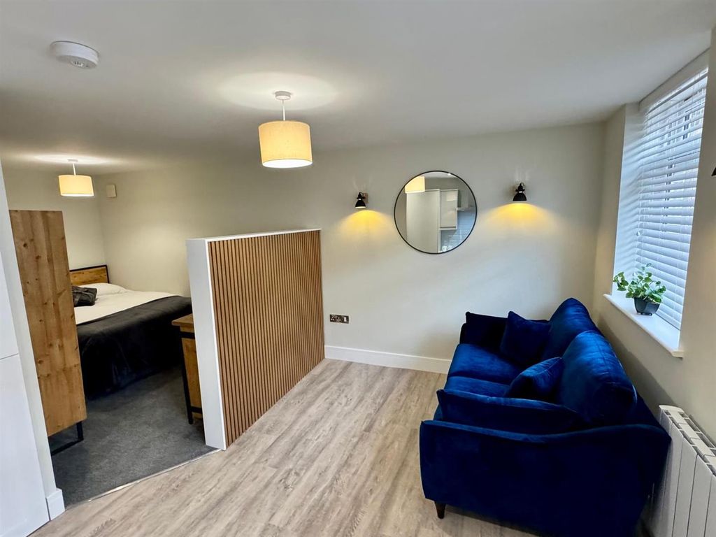 Property photo 3 of 9 1000050683.Jpg