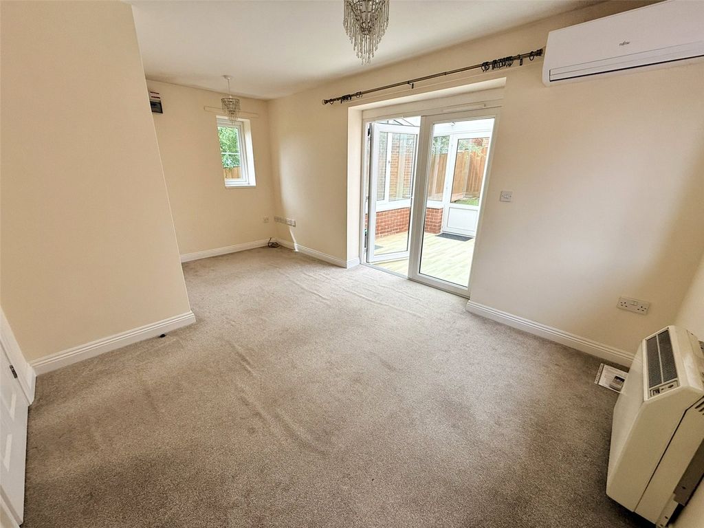 Property photo 3 of 11 Living Room