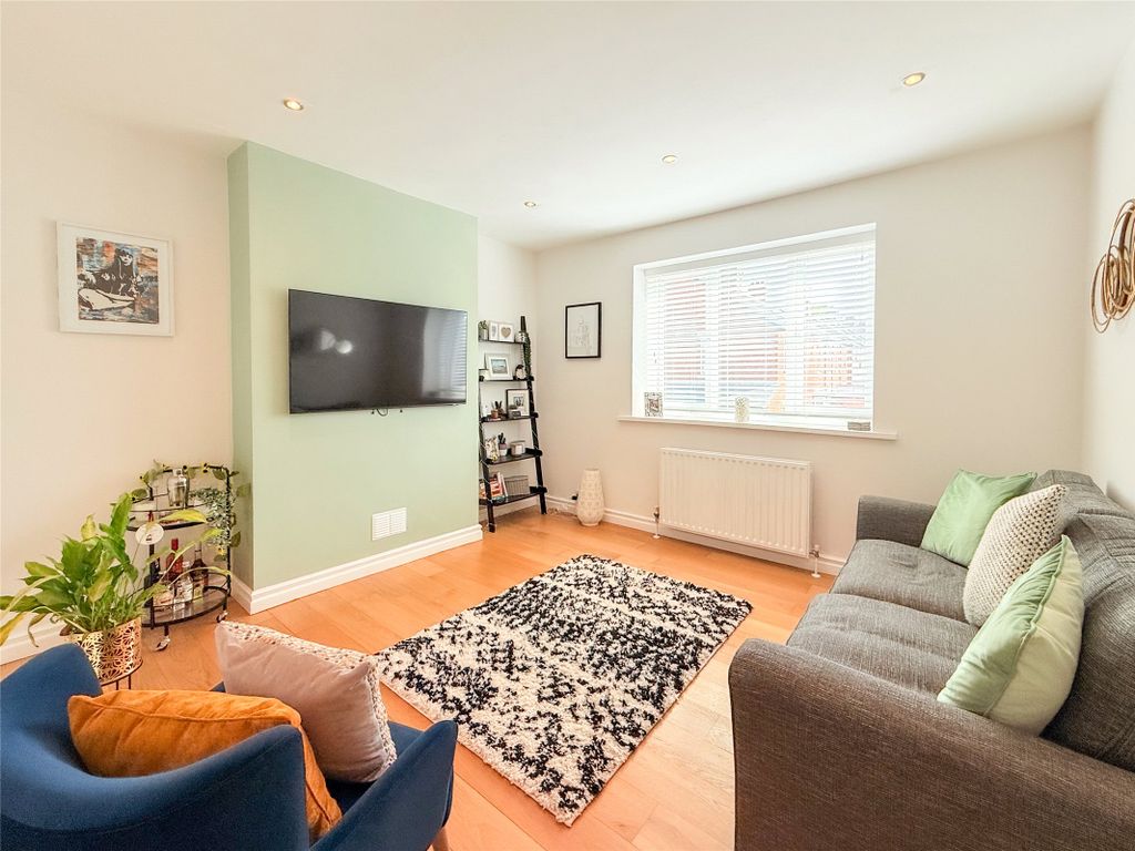 Property photo 2 of 12 Lounge