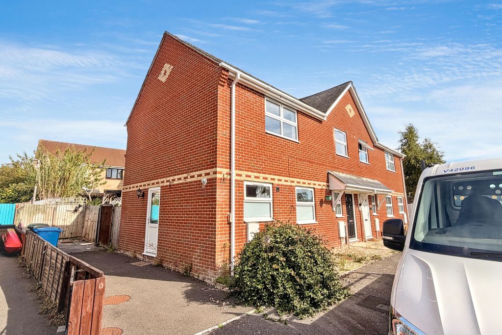 Property photo 1 of 15 18 Solomon Way, Hamworthy, Bh15 4Rb