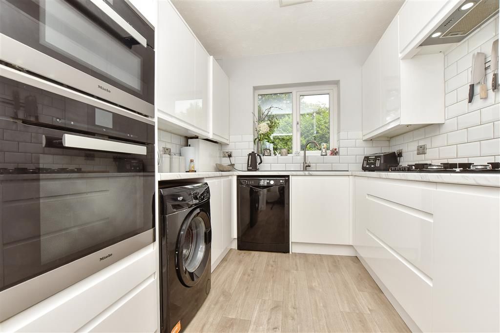 Property photo 3 of 17 Kitchen