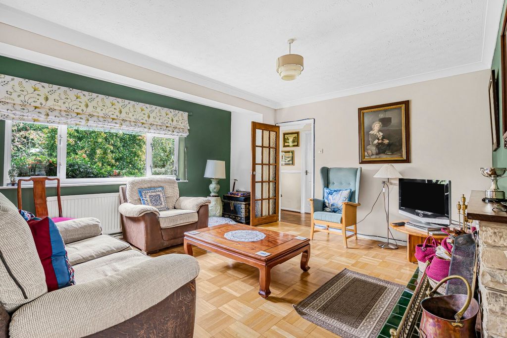 Property photo 3 of 31 Sitting Room
