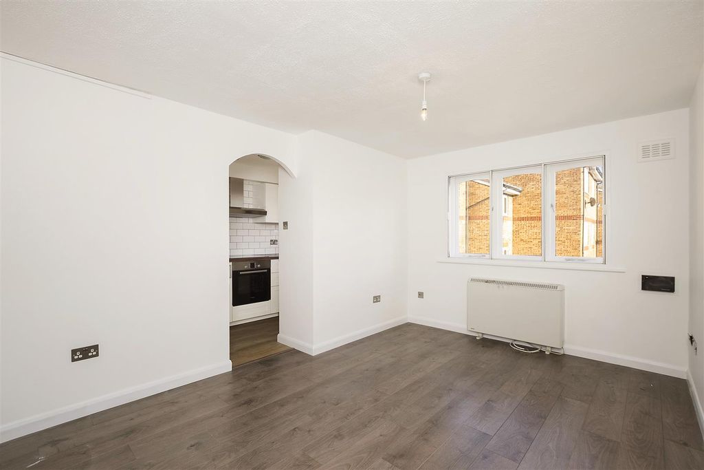 Property photo 1 of 7 Reception