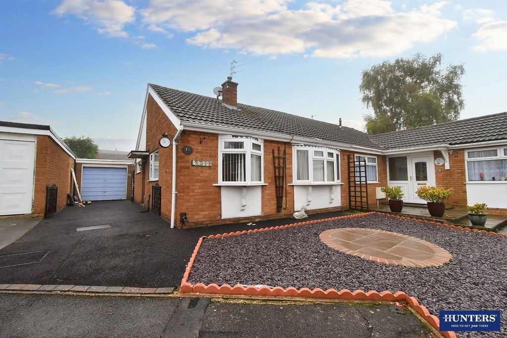Property photo 1 of 14 Taunton Close