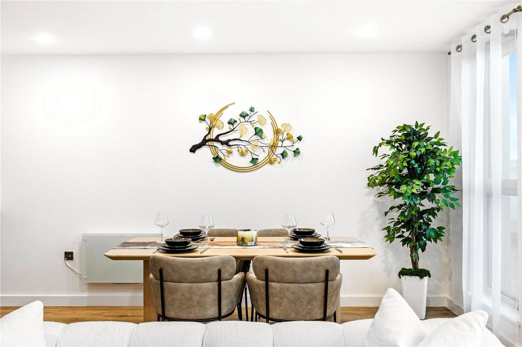 Property photo 3 of 18 Picture 4