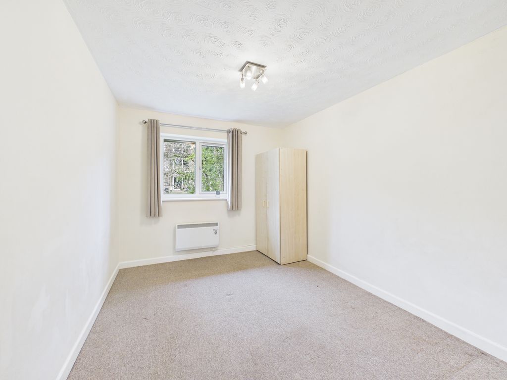 Property photo 3 of 6 Bedroom