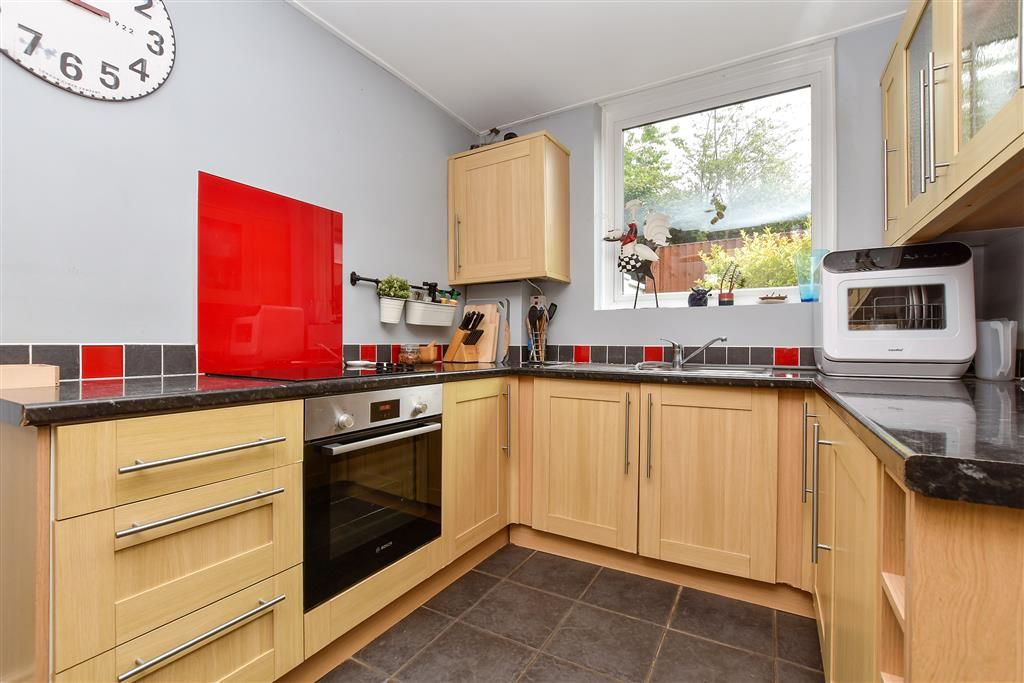 Property photo 3 of 10 Kitchen