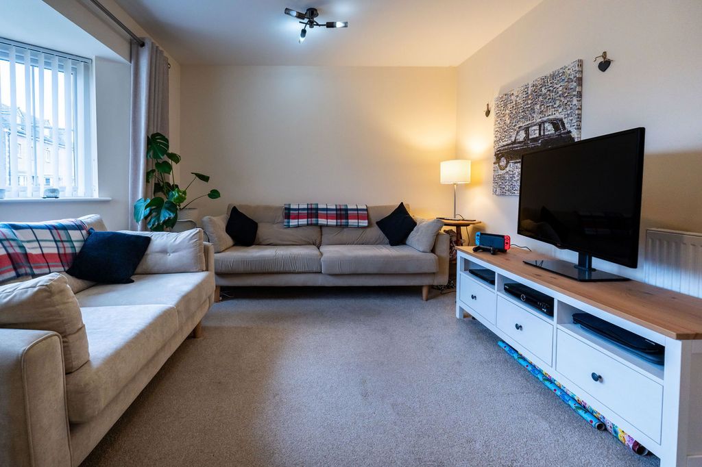 Property photo 3 of 34