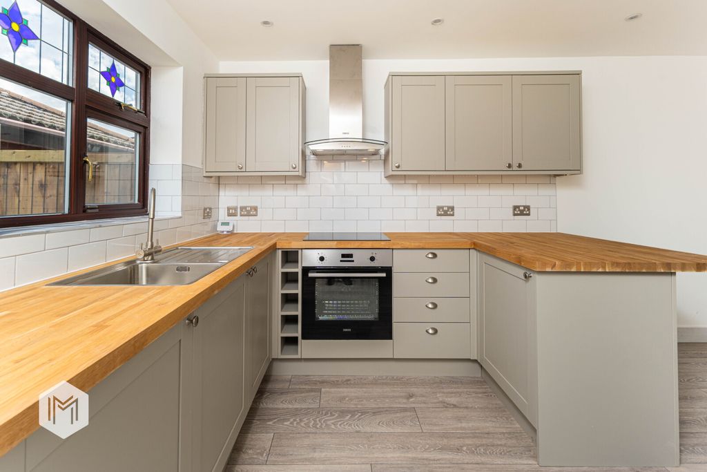 Property photo 2 of 20 Picture No. 12