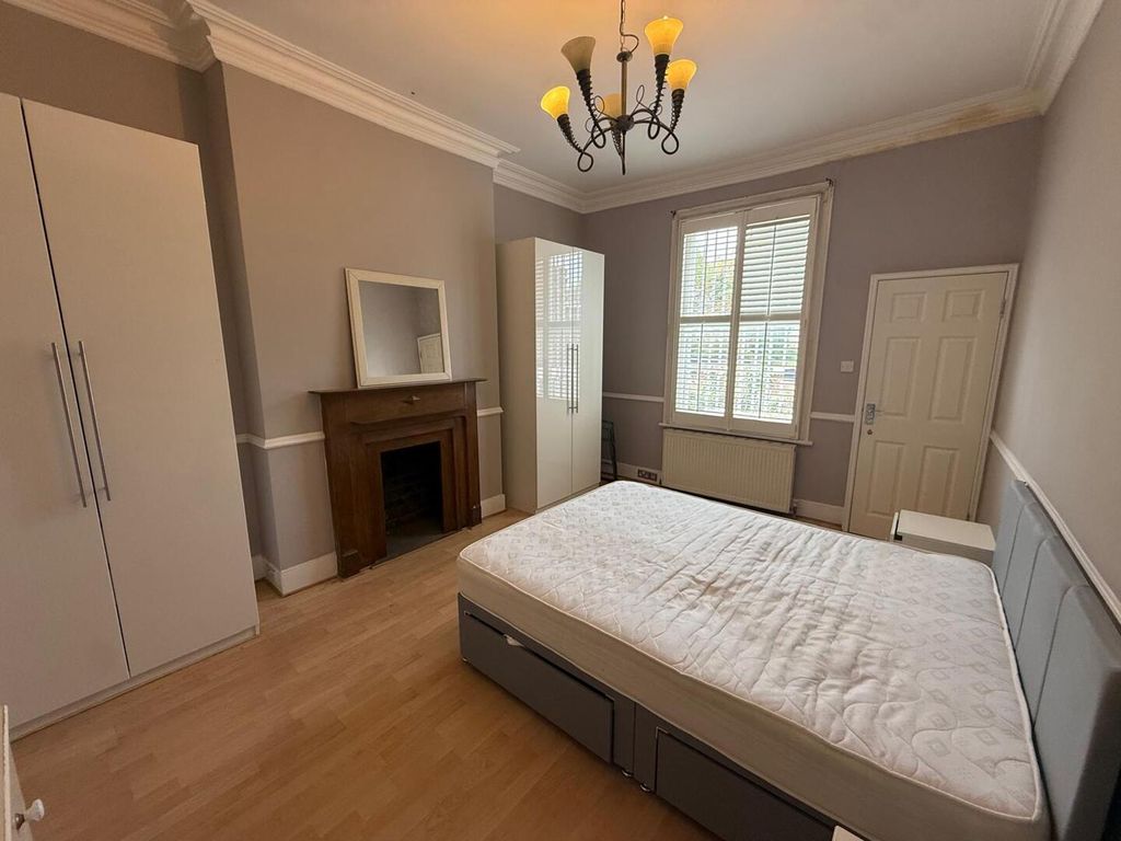 Property photo 2 of 8 Bedroom