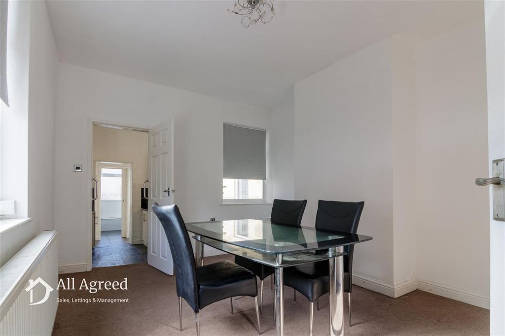 Property photo 3 of 12 Middle Reception Room