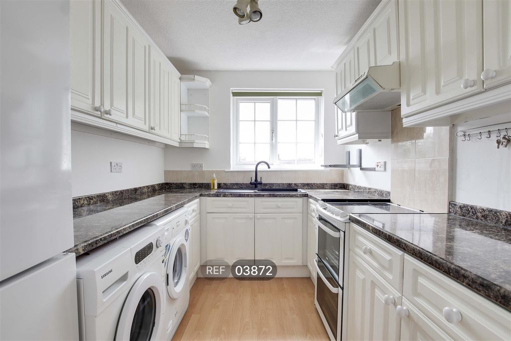 Property photo 2 of 9 Kitchen