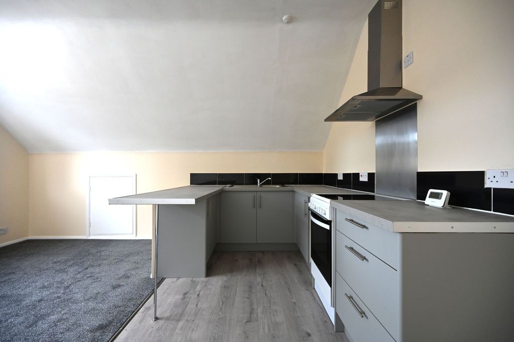 Property photo 2 of 9 Kitchen/ Living Room