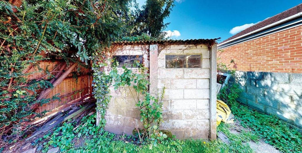Property photo 1 of 3
