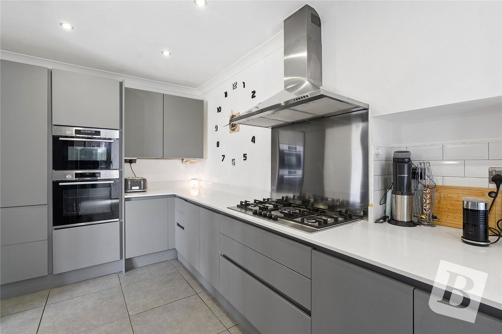 Property photo 3 of 14 Kitchen