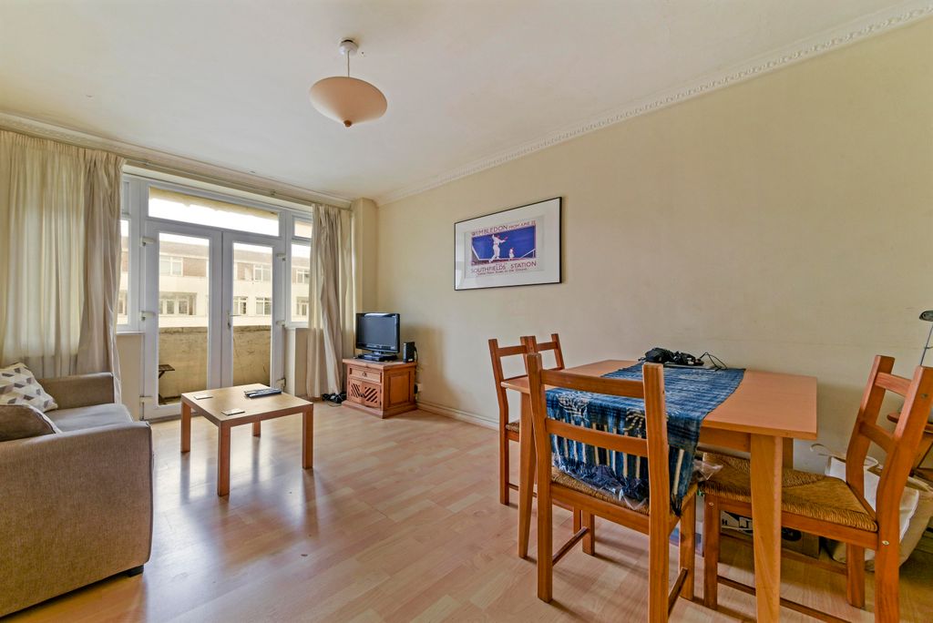 Property photo 3 of 9 Dining Room