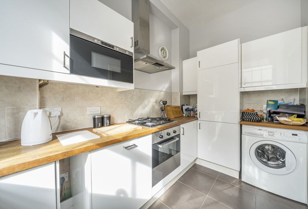 Property photo 3 of 9 1363742-10-68E502...