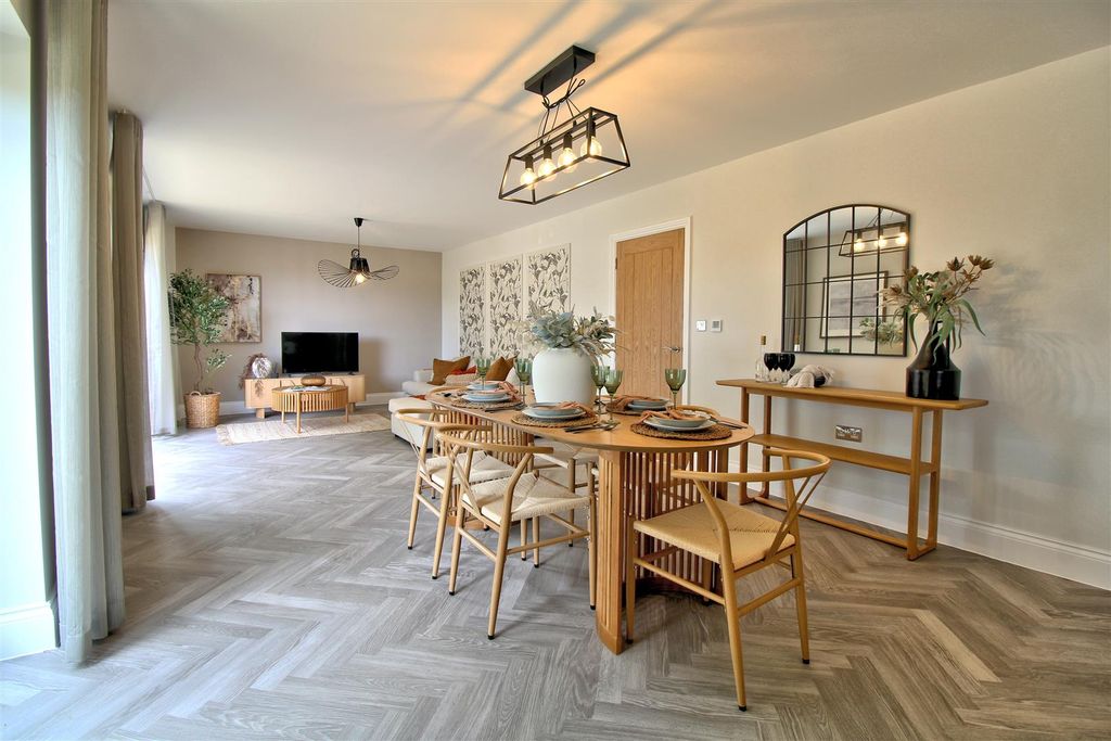 Property photo 2 of 40 Dining Area