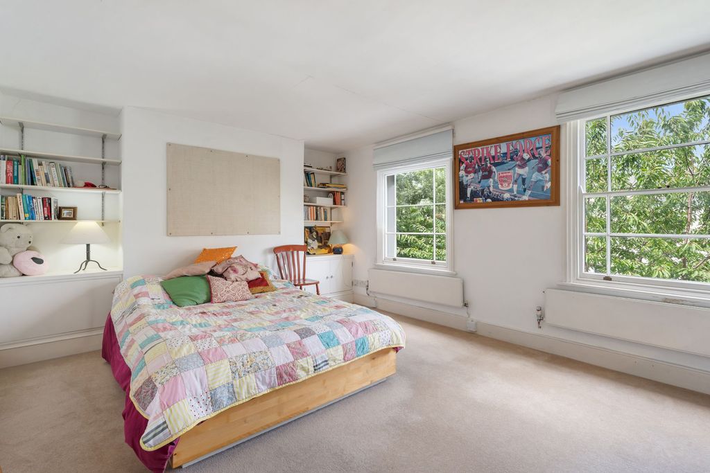 Property photo 3 of 24