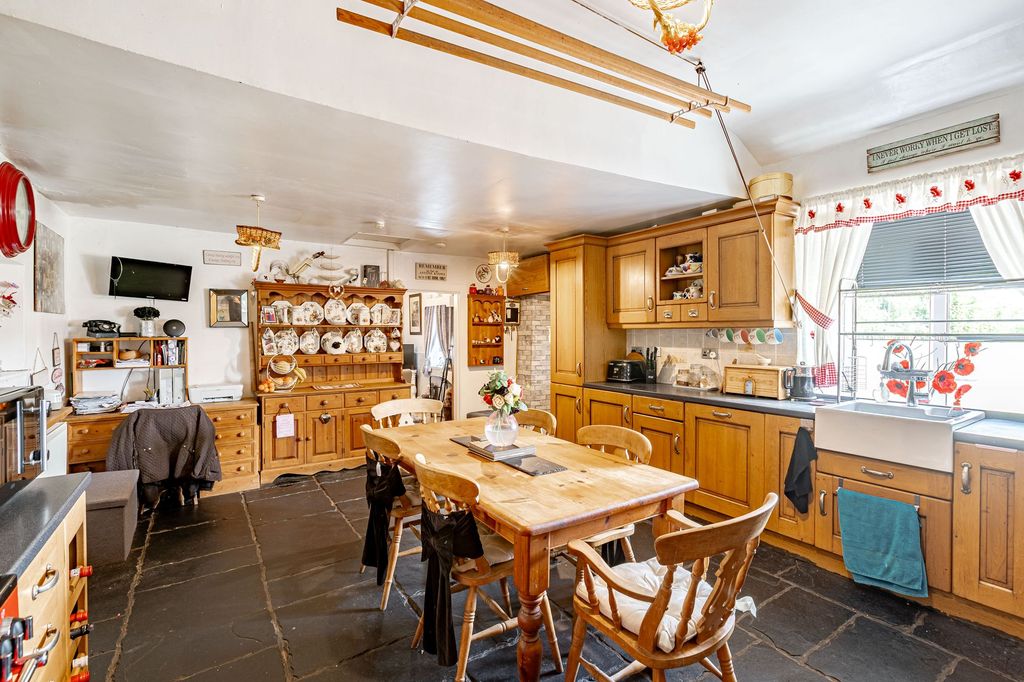 Property photo 3 of 41