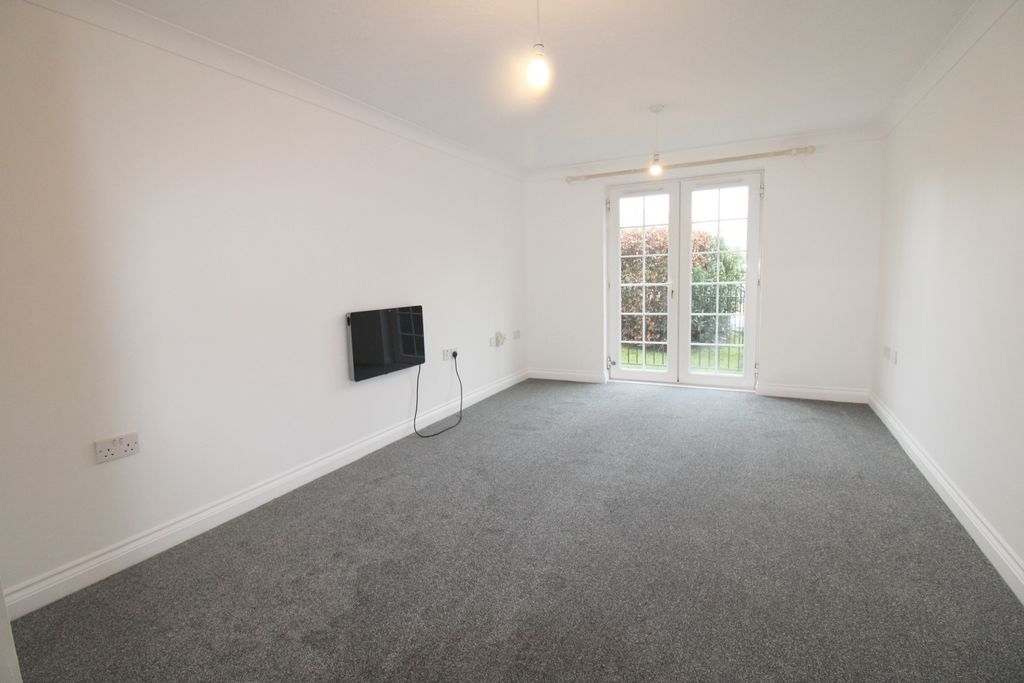 Property photo 2 of 12 Img_95011